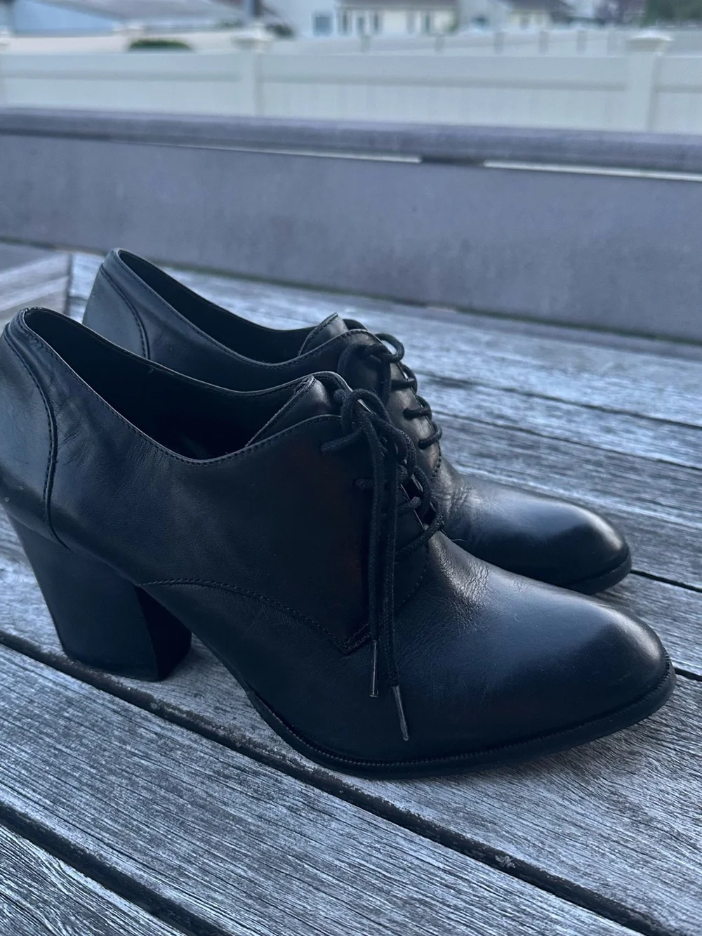 G.H. Bass & Co. Black Leather Lace-Up Heeled Oxfords